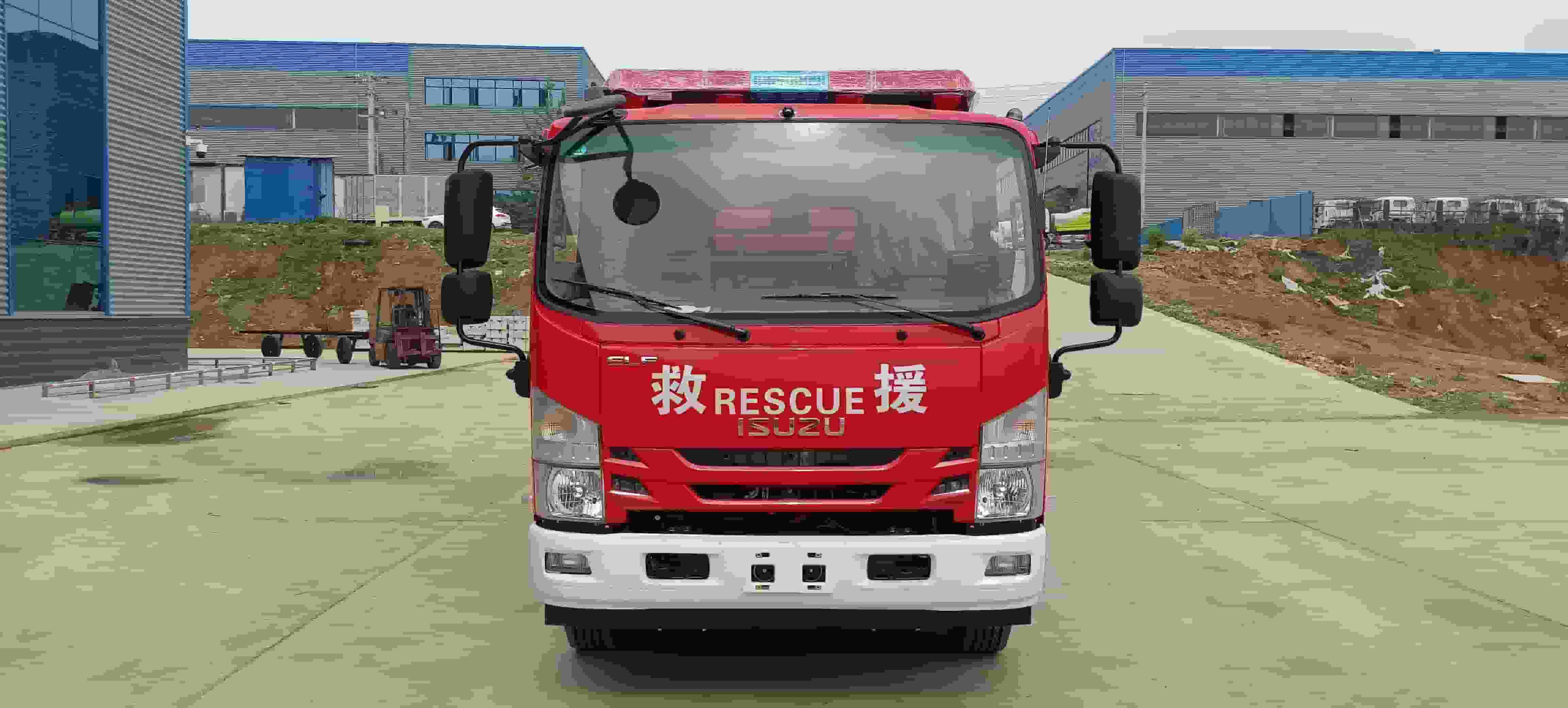 Isuzu 3.5-ton water tanker fire truck