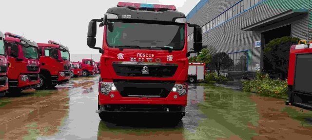 Sinotruk Howo 12-ton water tanker fire truck