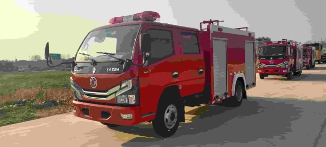Dongfeng Dolica 2-ton water tanker fire truck