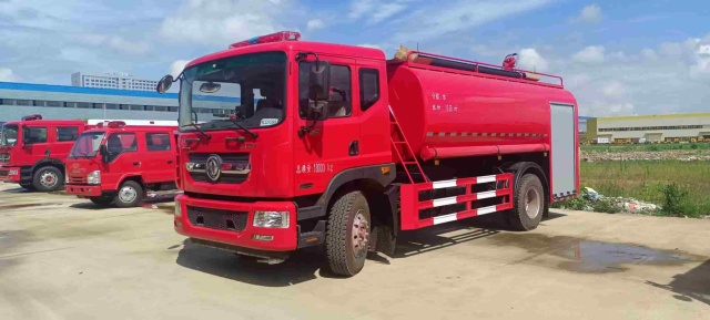 Dongfeng Dolica 12-ton fire sprinkler truck
