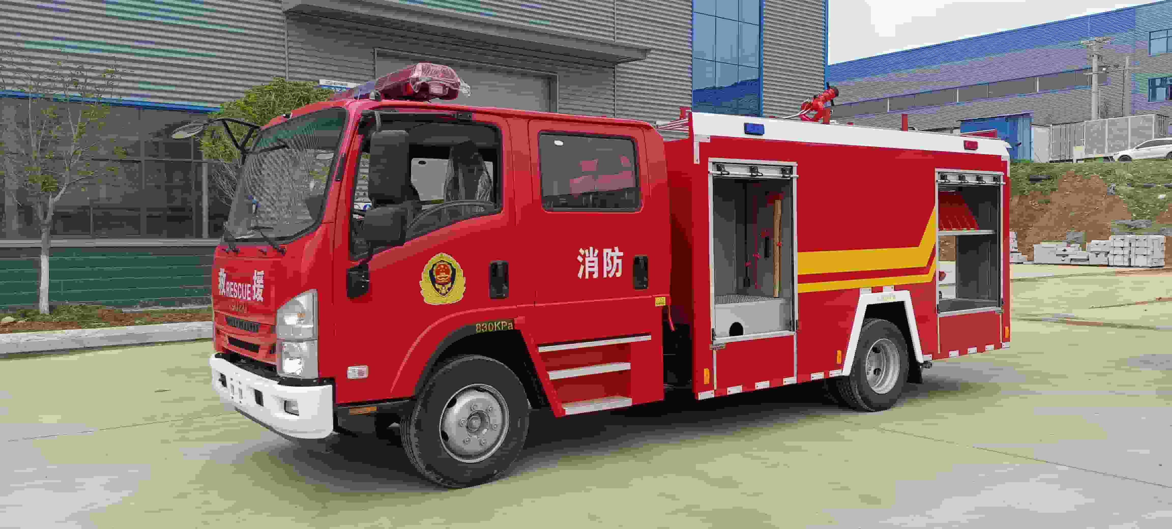Isuzu 3.5-ton water tanker fire truck