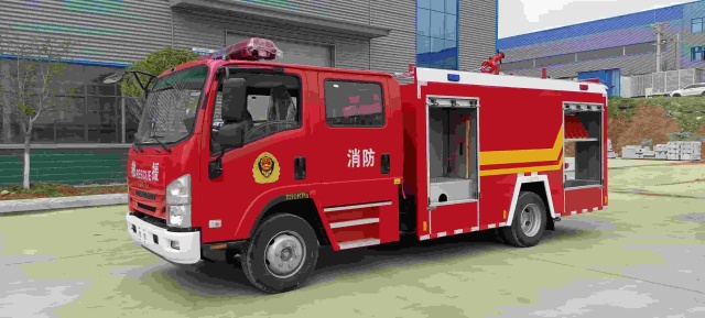 Isuzu 3.5-ton water tanker fire truck