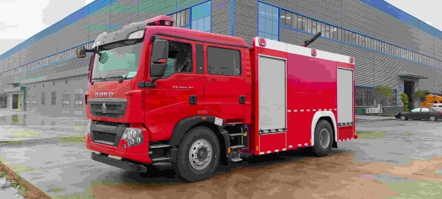 Sinotruk Howo 8-ton foam fire truck