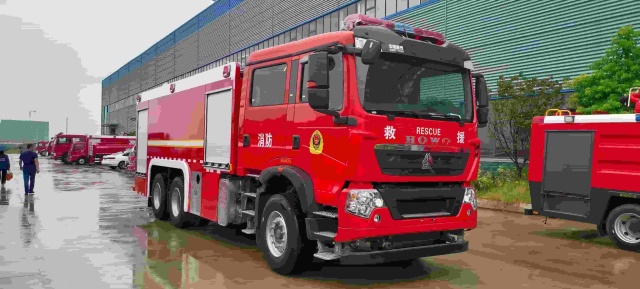 Sinotruk Howo 12-ton water tanker fire truck