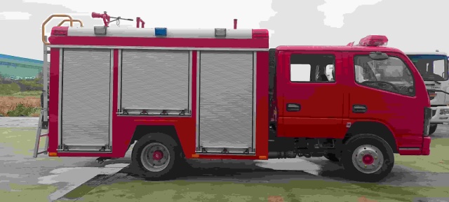 Dongfeng Dolica 2.5-ton water tanker fire truck