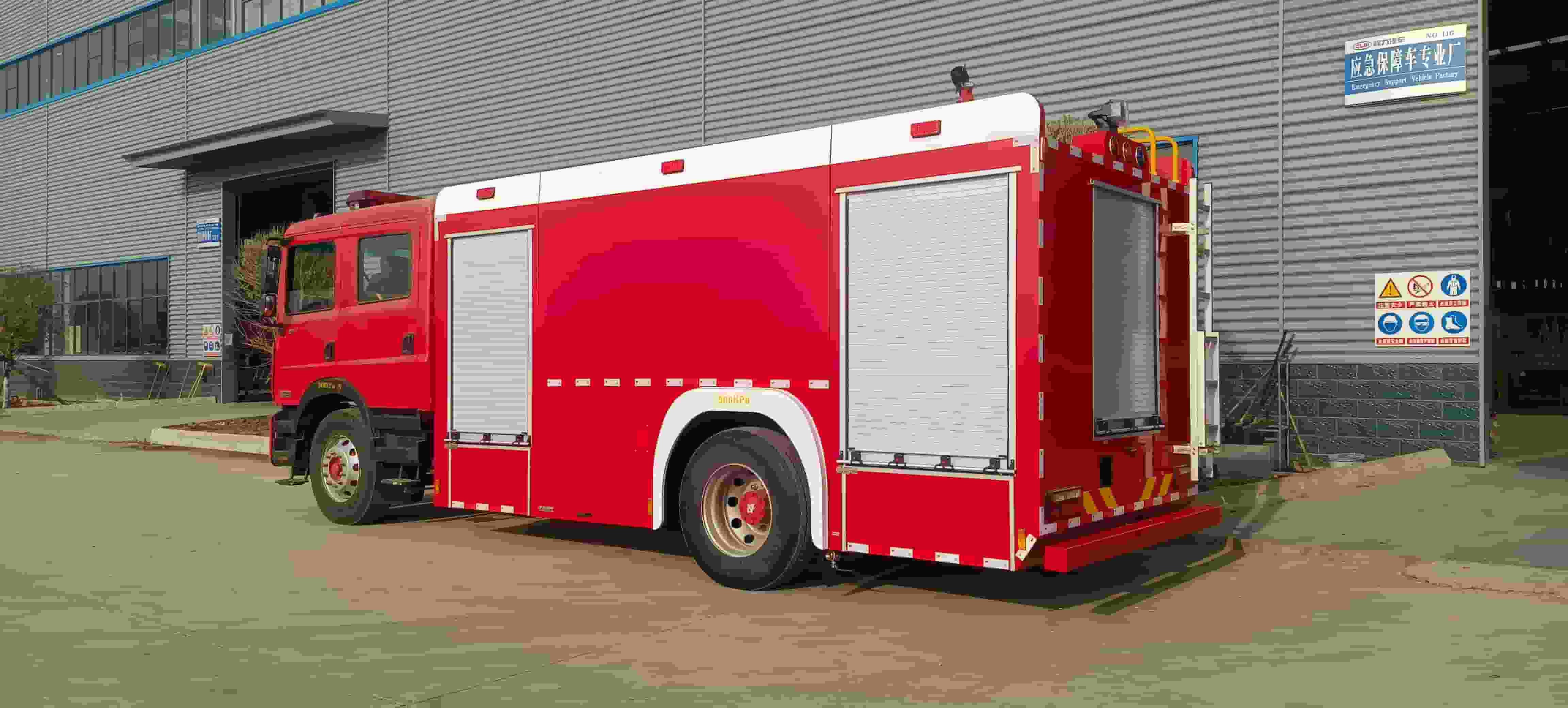 Dongfeng Dolica 6-ton water tanker fire truck