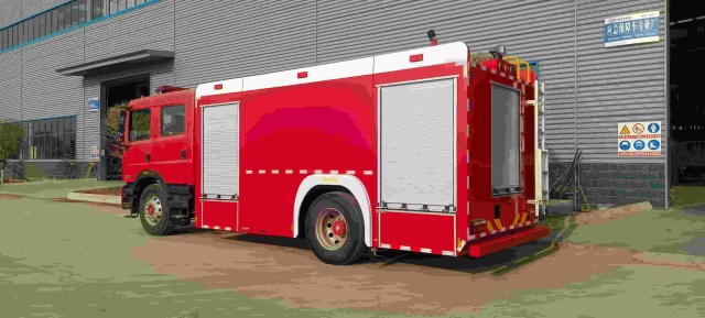 Dongfeng Dolica 6-ton water tanker fire truck