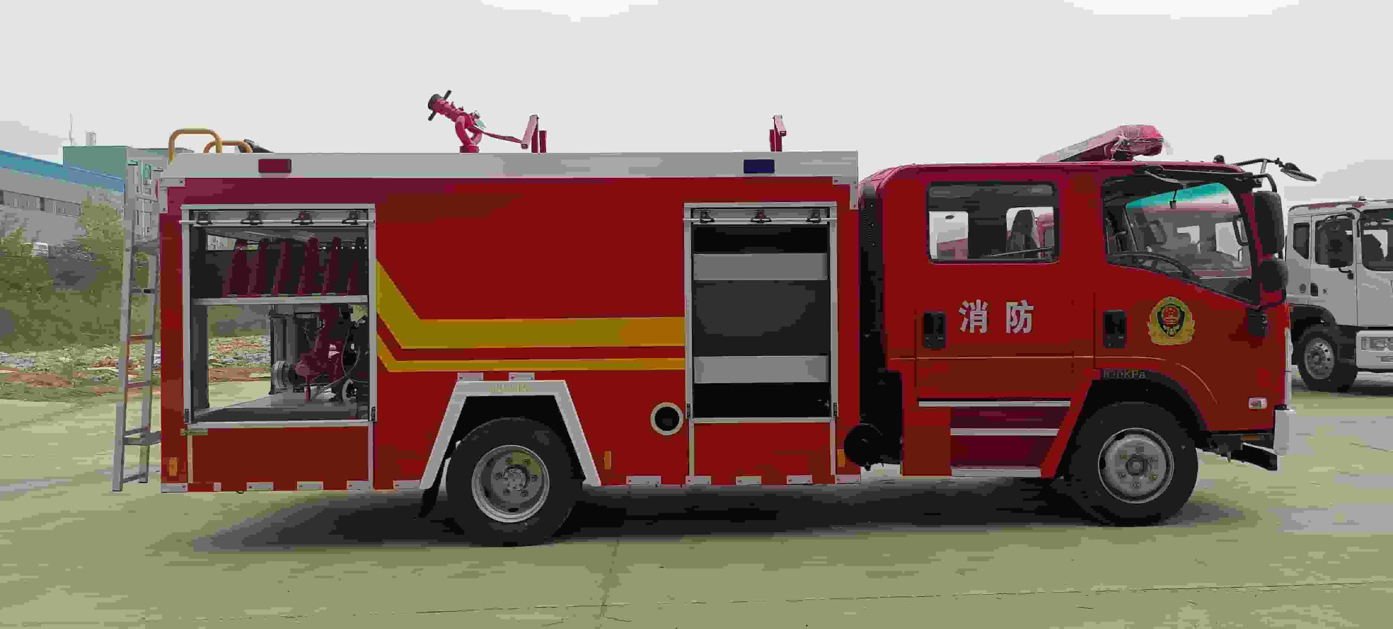 Isuzu 3.5-ton water tanker fire truck