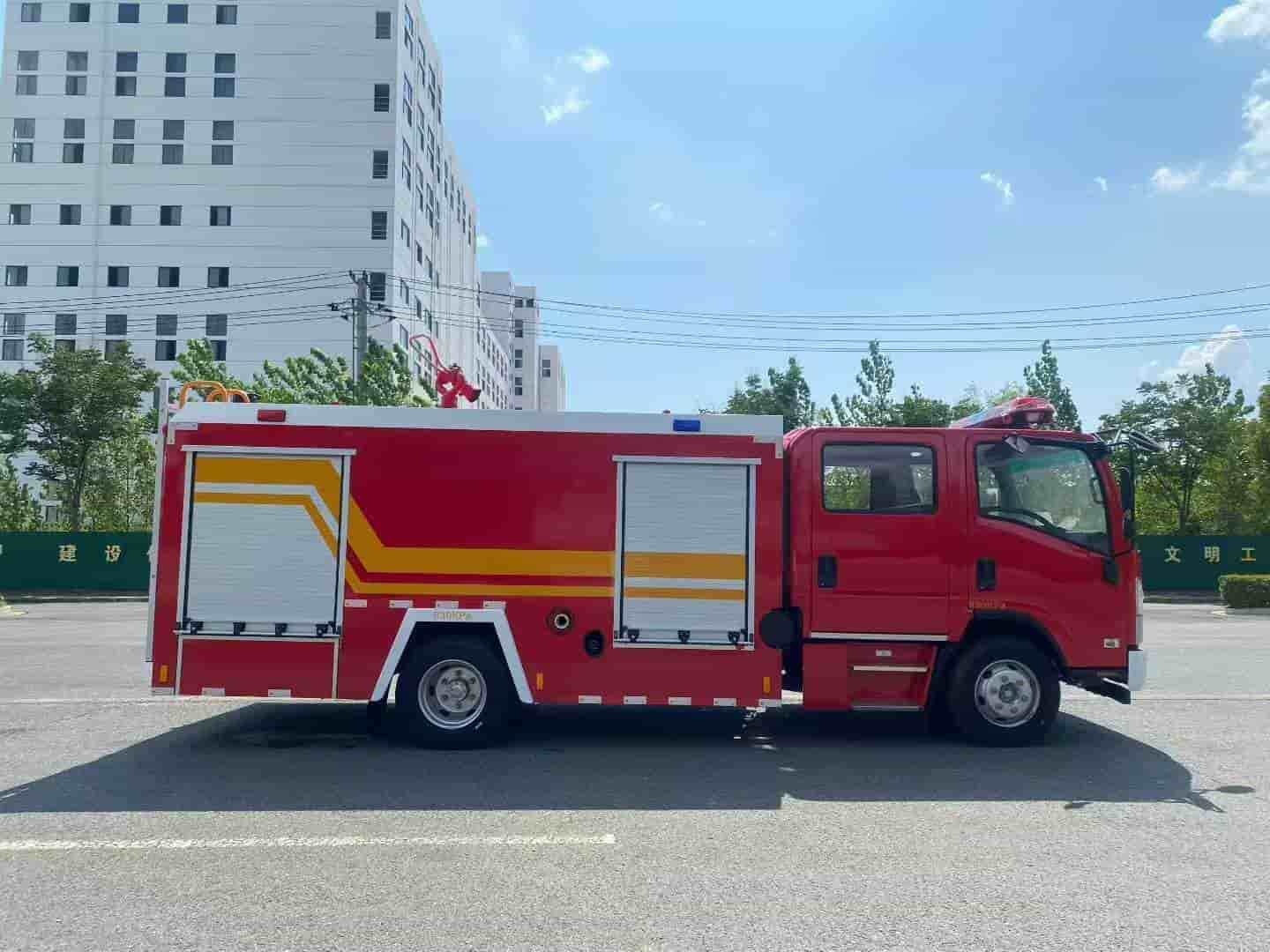 Isuzu 700P Water Tanker Fire Truck