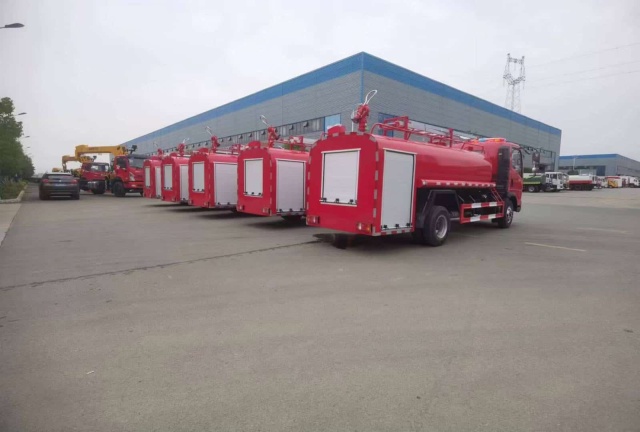 Sinotruk 5-ton fire sprinkler truck