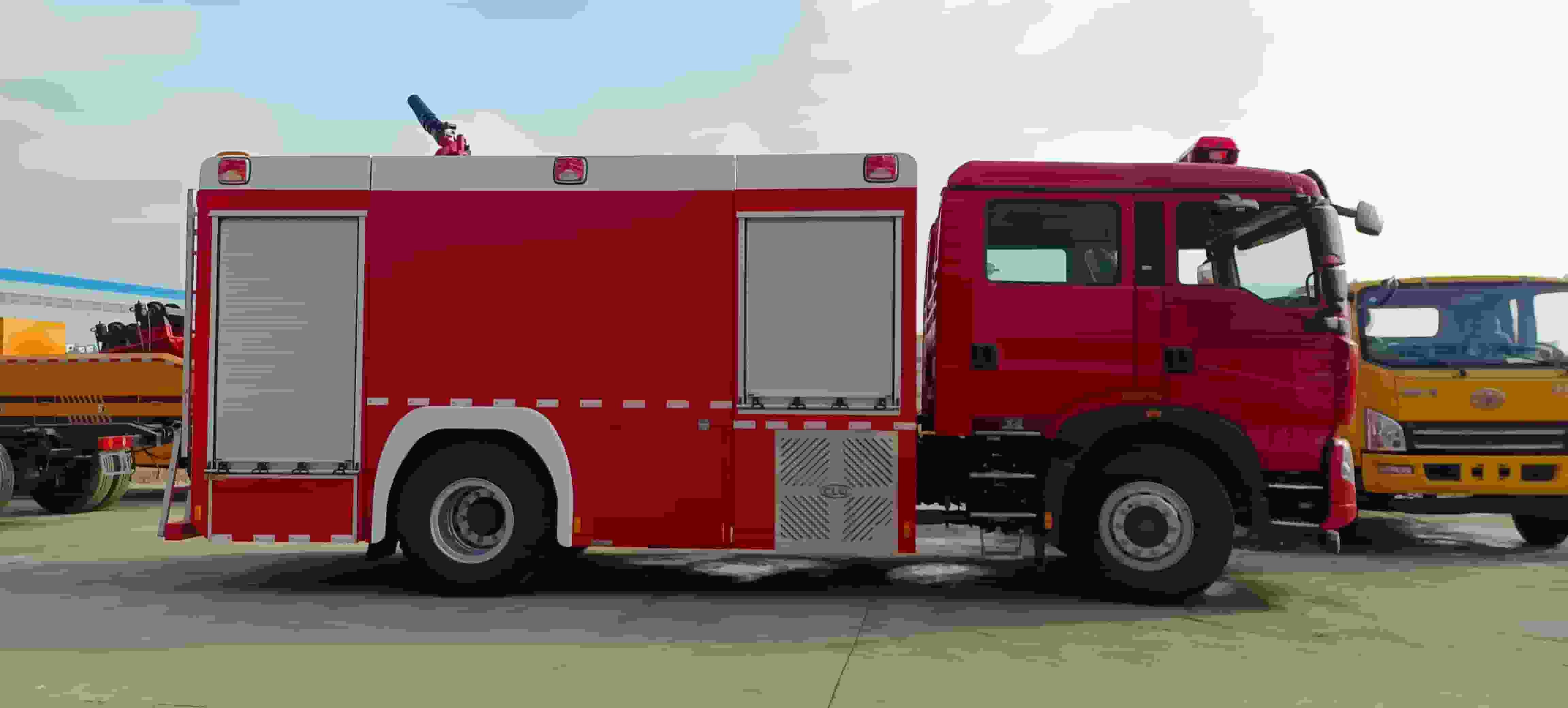 Sinotruk Howo 8-ton foam fire truck