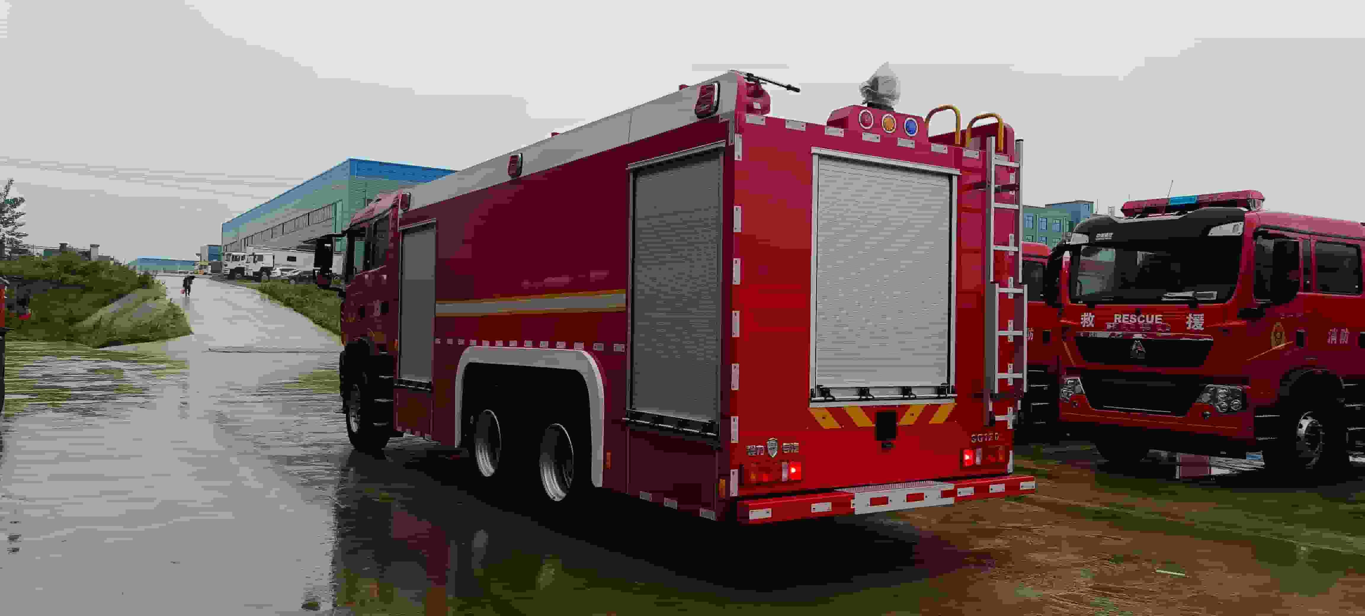 Sinotruk Howo 12-ton water tanker fire truck