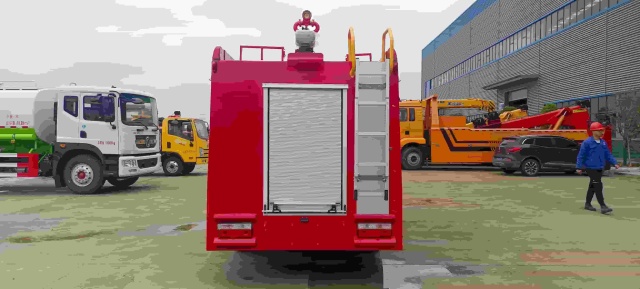 Dongfeng Dolica 2.5-ton water tanker fire truck