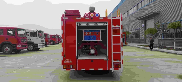 Isuzu 3.5-ton water tanker fire truck