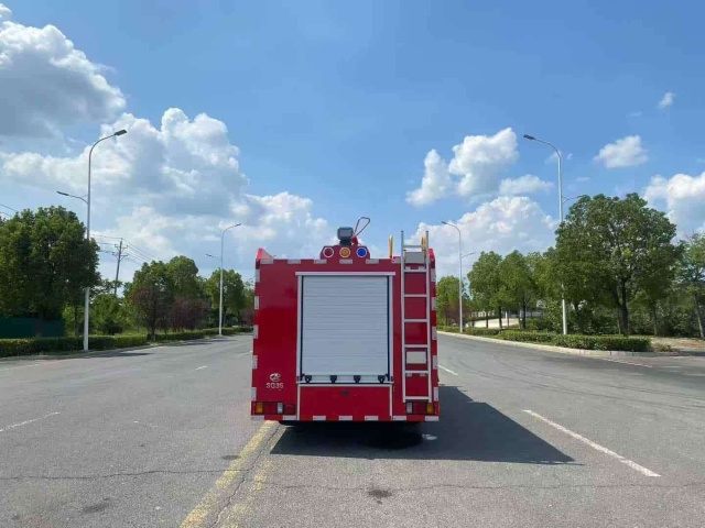 Isuzu 700P Water Tanker Fire Truck