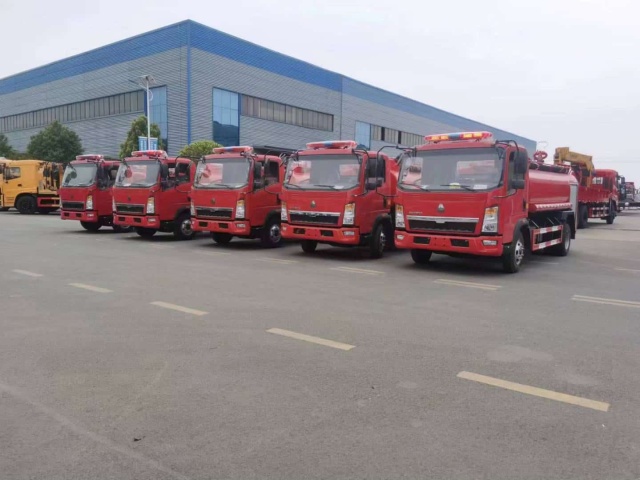 Sinotruk 5-ton fire sprinkler truck