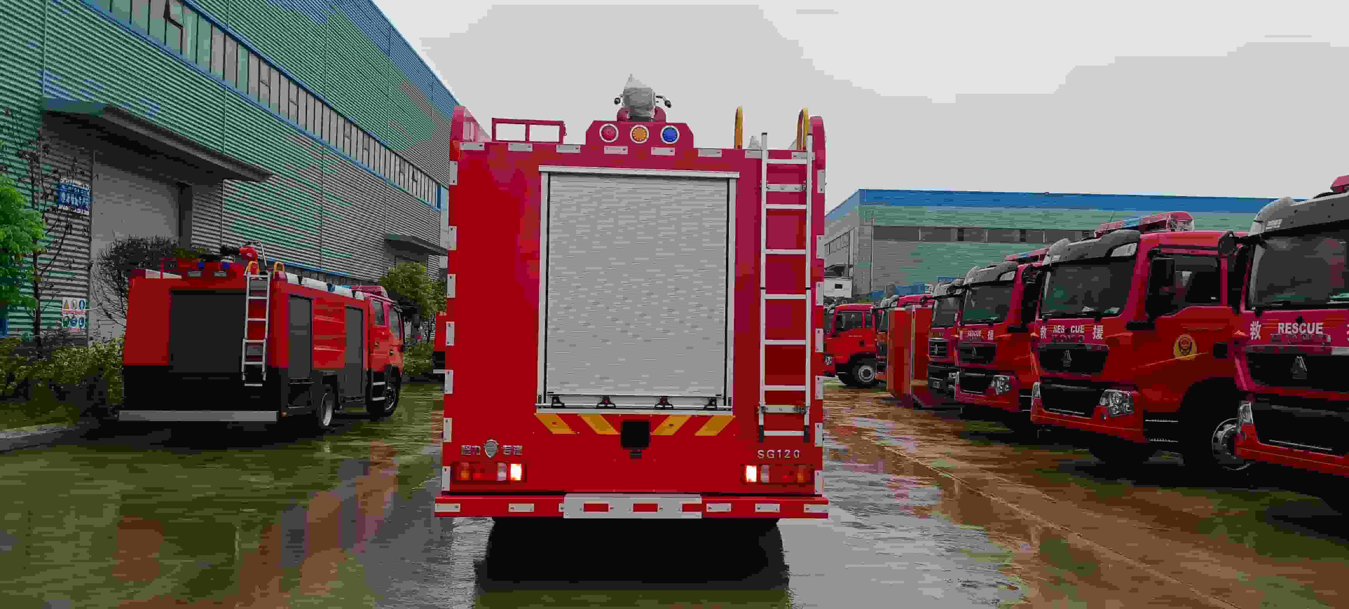 Sinotruk Howo 12-ton water tanker fire truck