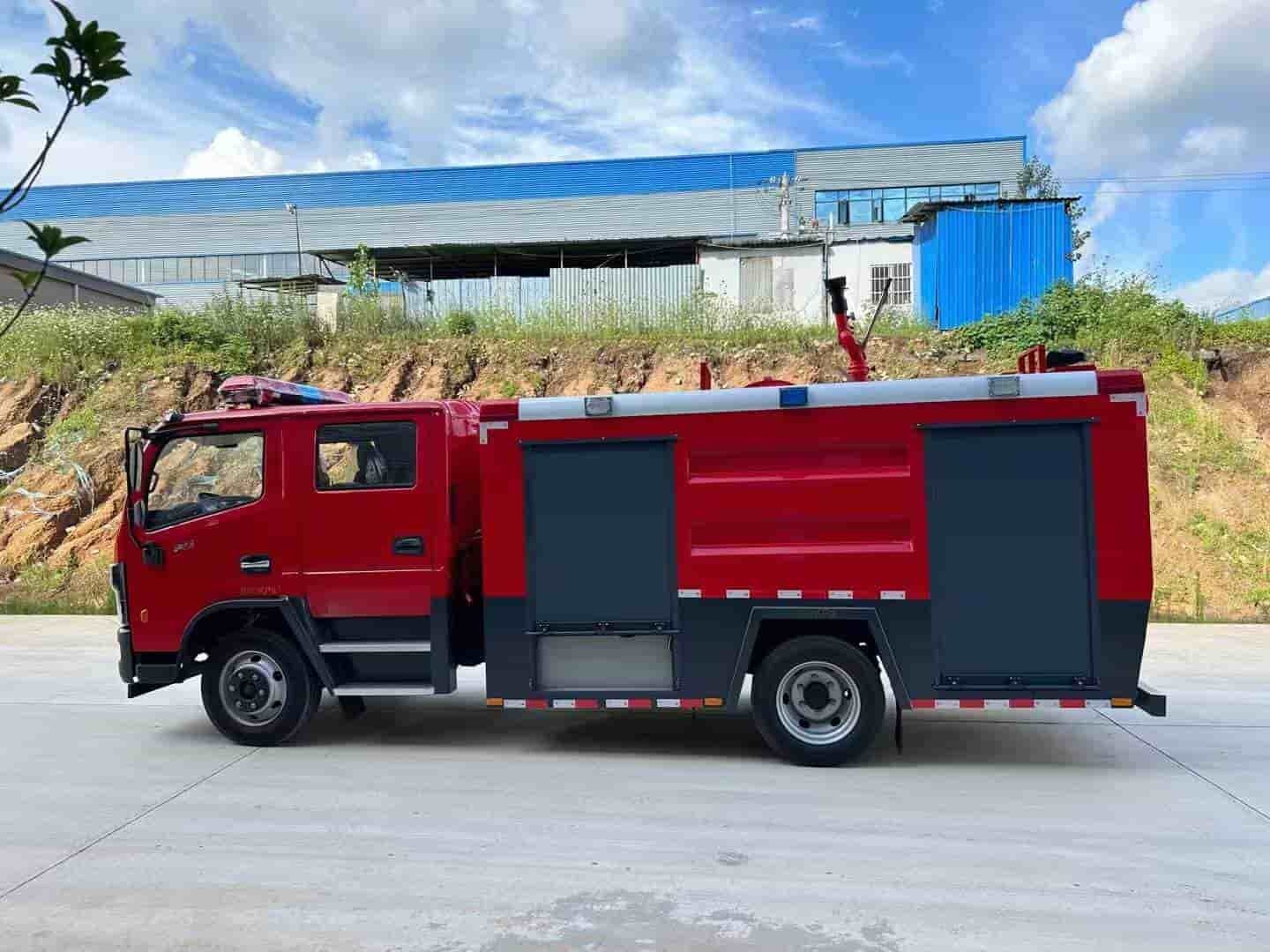 Dongfeng Furika 5-ton water tanker fire truck