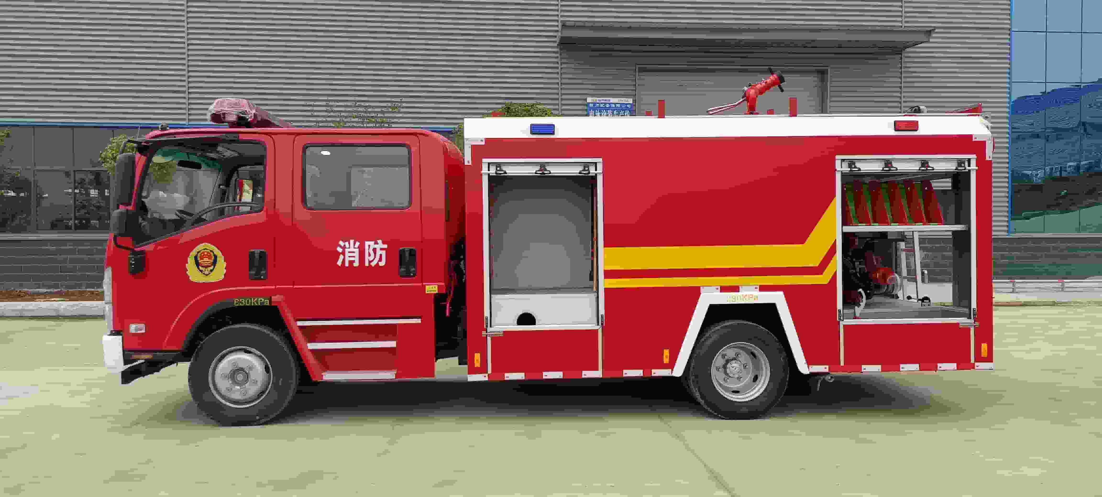Isuzu 3.5-ton water tanker fire truck