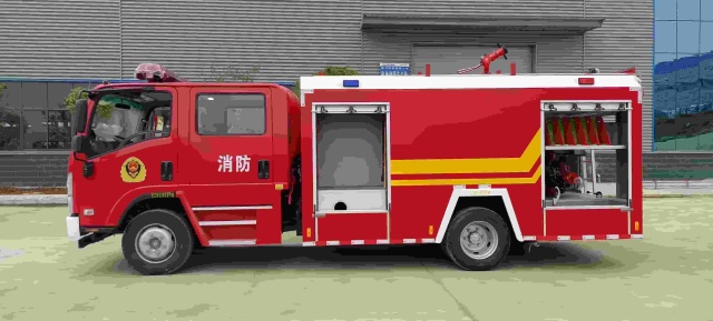Isuzu 3.5-ton water tanker fire truck