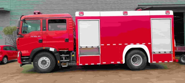 Sinotruk Howo 8-ton foam fire truck