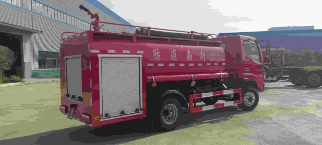 Dongfeng Dolica 5-ton fire sprinkler truck