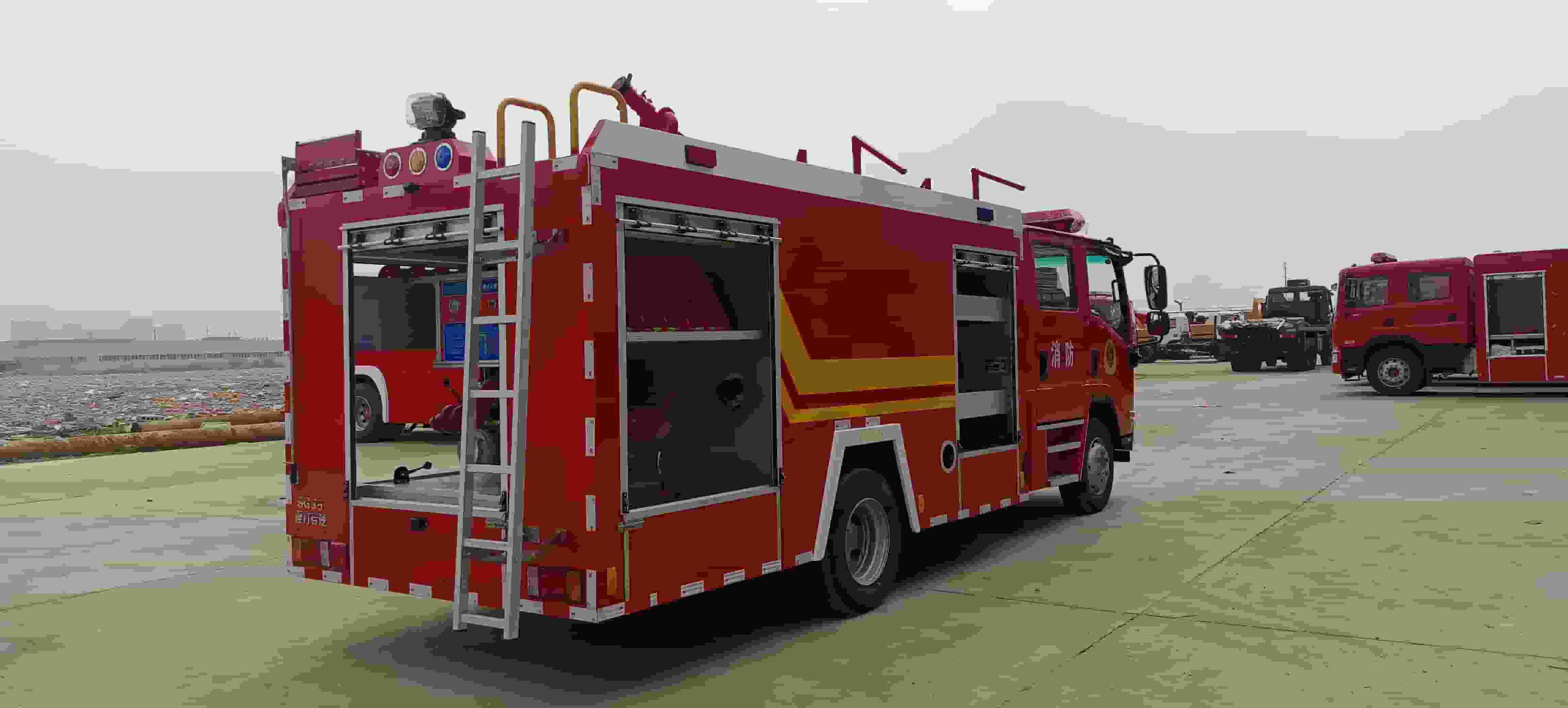 Isuzu 3.5-ton water tanker fire truck