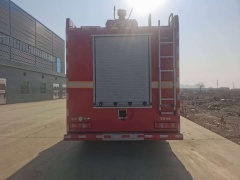 Sinotruk Howo 8-ton water tank foam fire truck