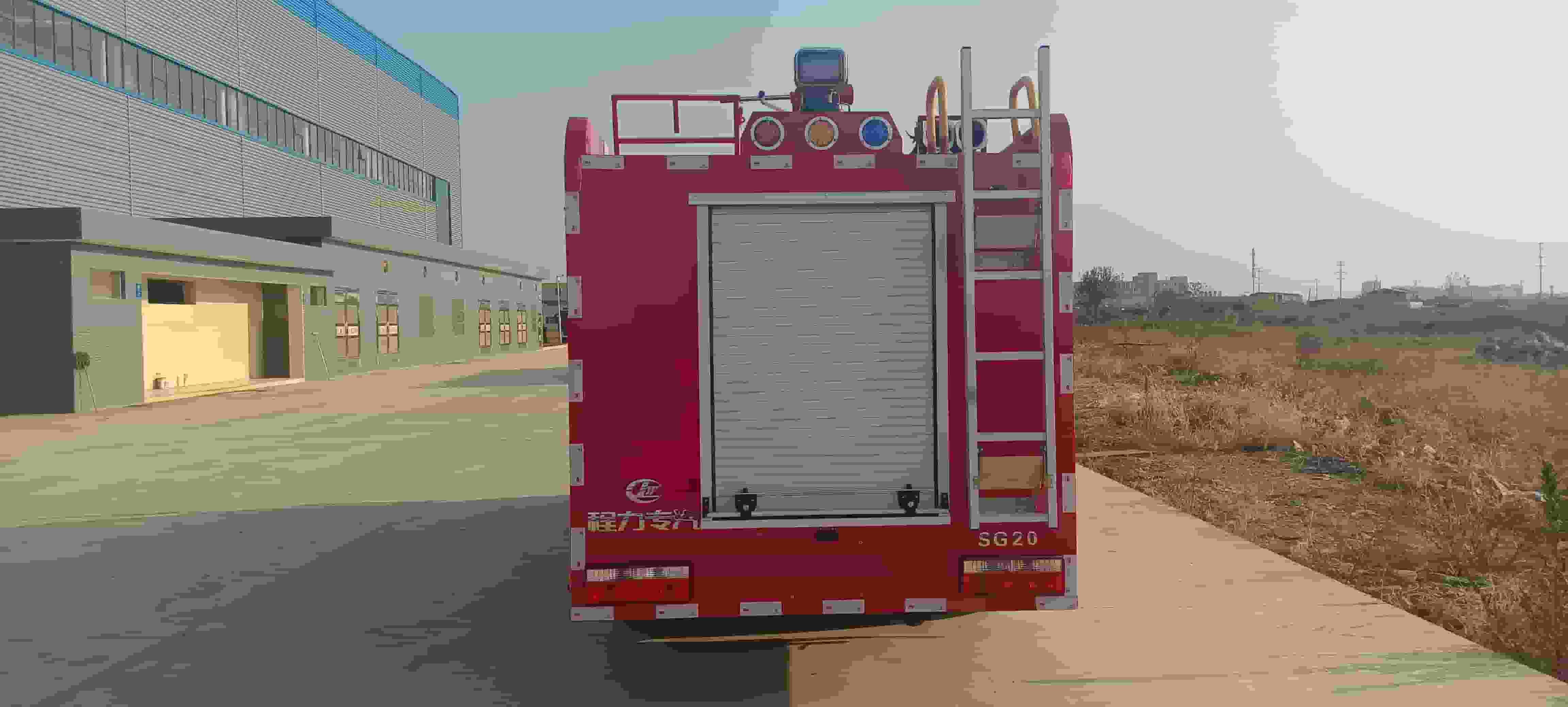 Dongfeng Dolica 2-ton water tanker fire truck
