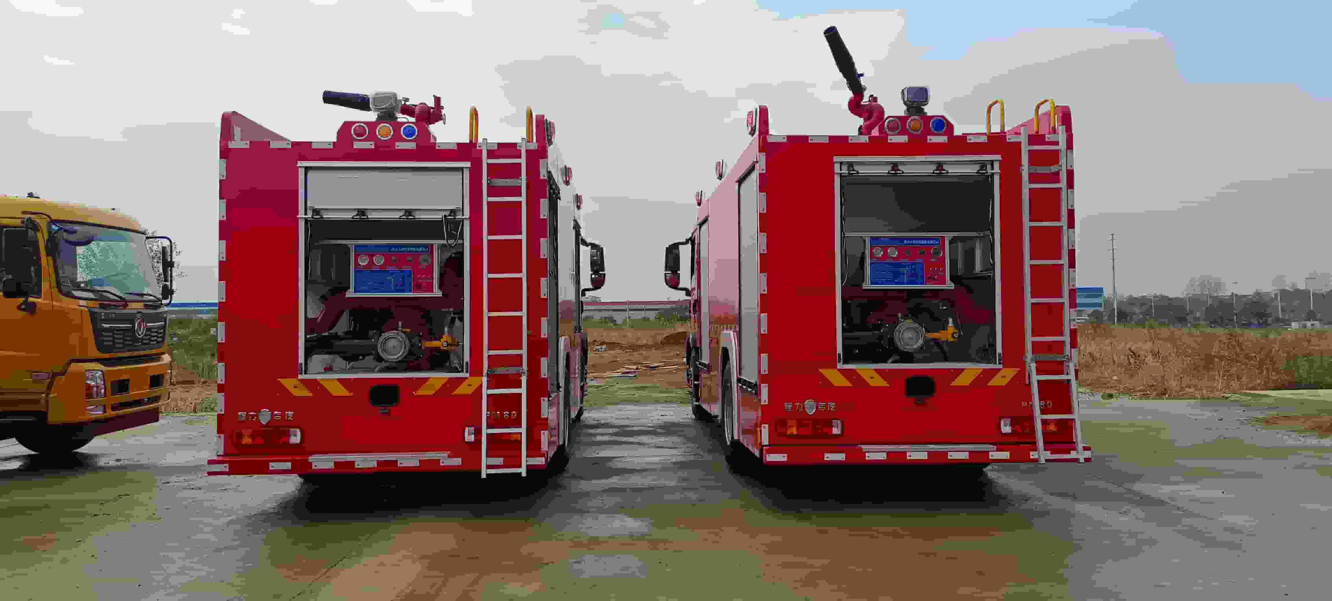 Sinotruk Howo 8-ton foam fire truck