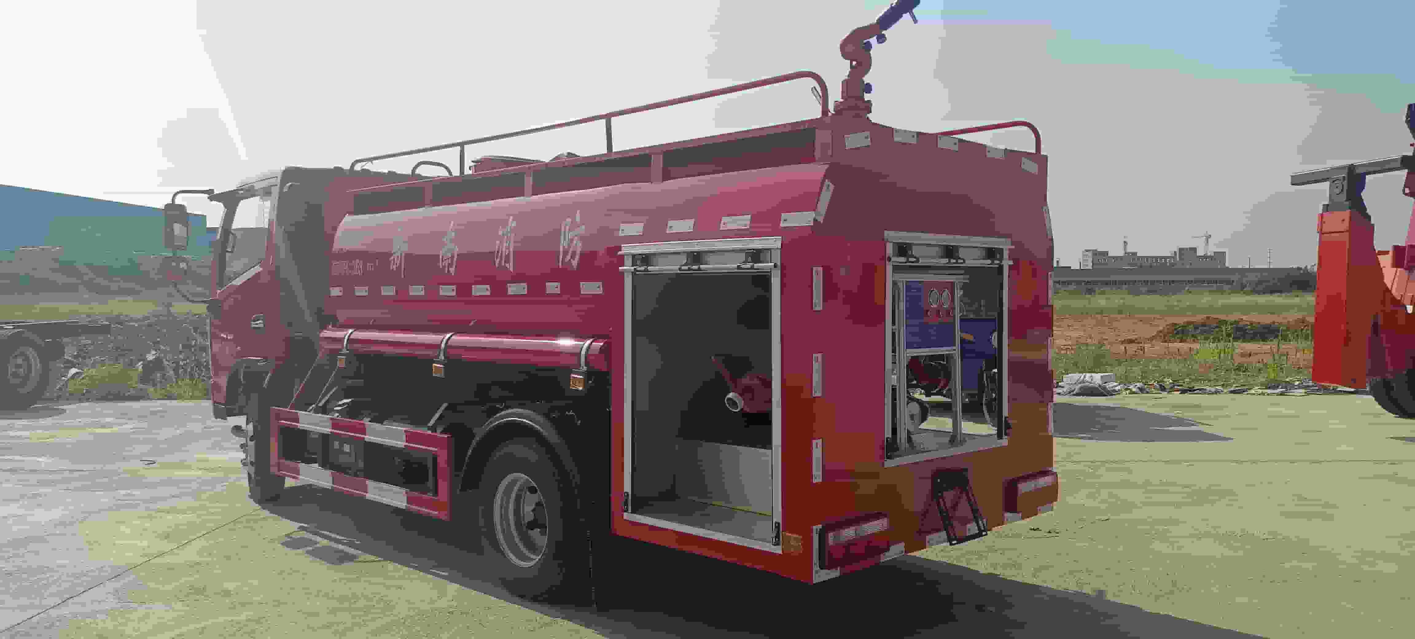 Dongfeng Dolica 5-ton fire sprinkler truck