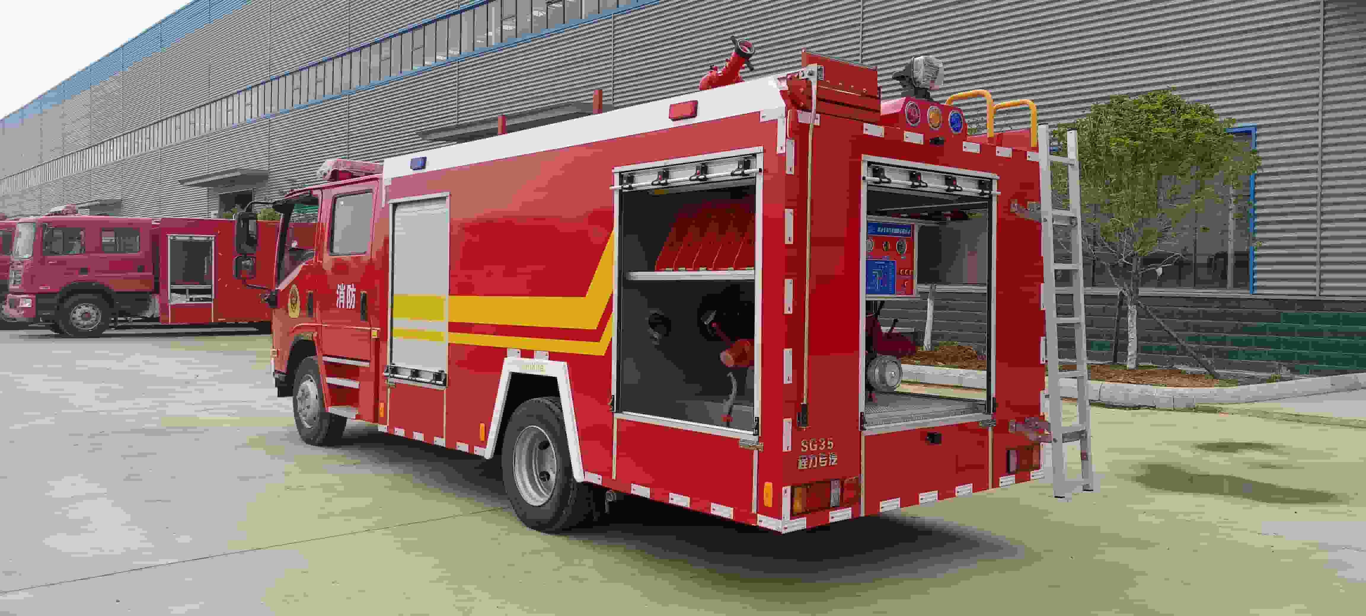Isuzu 3.5-ton water tanker fire truck
