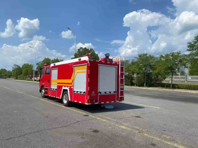 Isuzu 700P Water Tanker Fire Truck