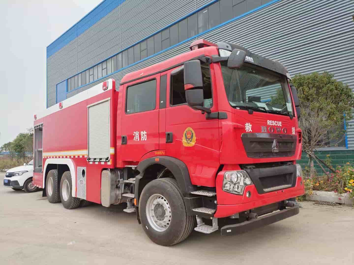 Sinotruk Howo 12-ton foam fire truck