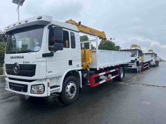 SHACMAN L3000 4×2 truck-mounted crane
