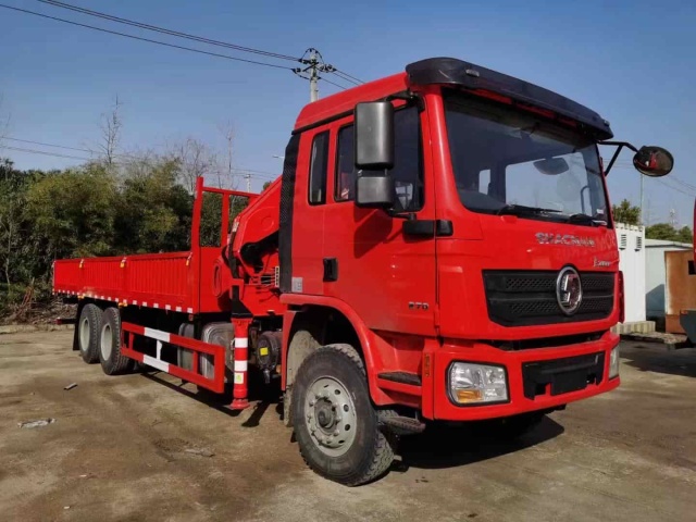 SHACMAN L3000 6×4 Truck-Mounted Crane