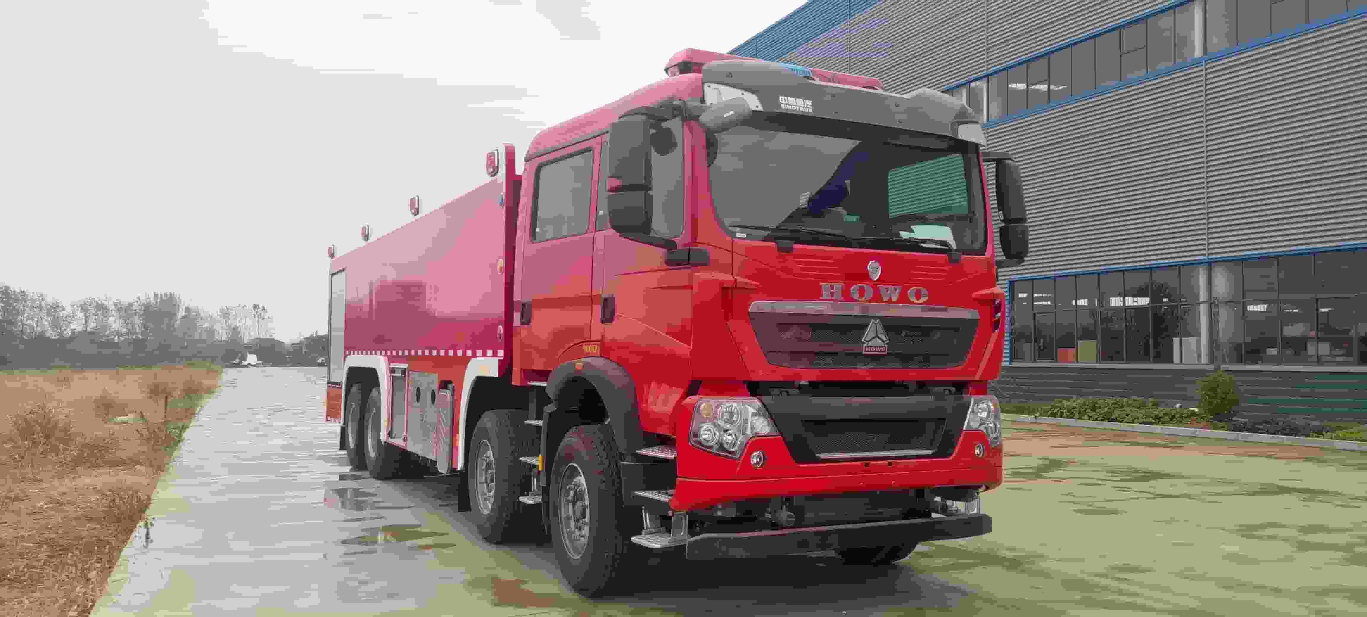 Sinotruk Howo 25-ton water tanker fire truck