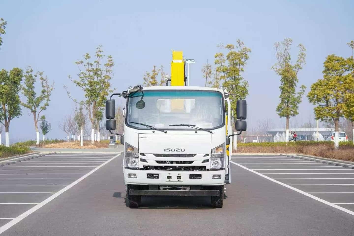 ISUZU GLF XCMG 5-ton 4-section boom truck crane