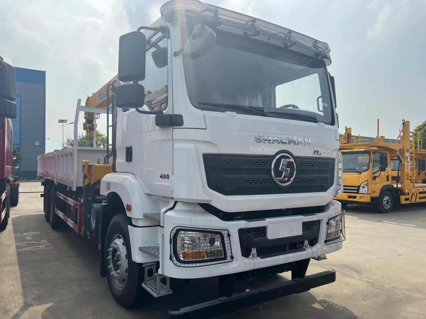 SHACMAN H3000 6×4 Truck-Mounted Crane