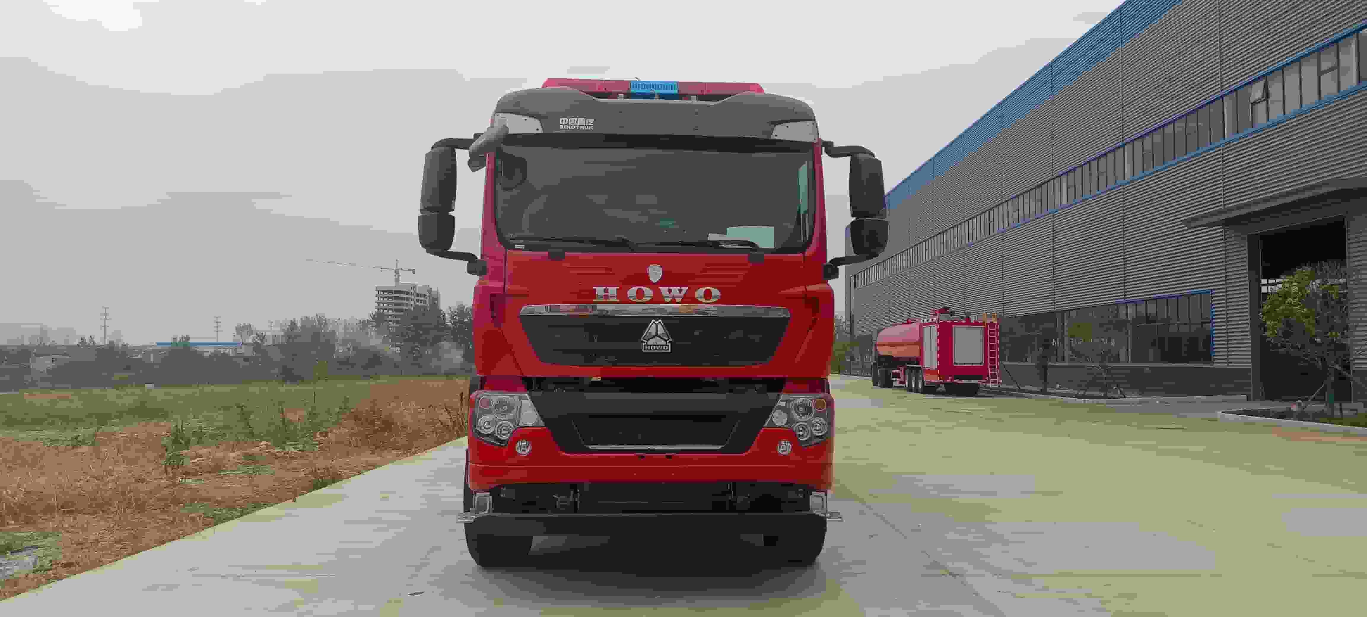 Sinotruk Howo 25-ton water tanker fire truck