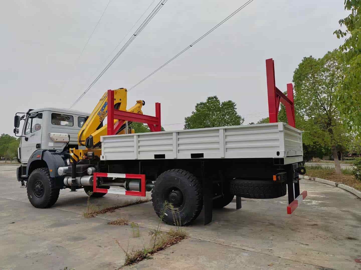 Customized 4WD Knuckle Arm Truck Crane