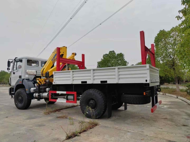 Customized 4WD Knuckle Arm Truck Crane