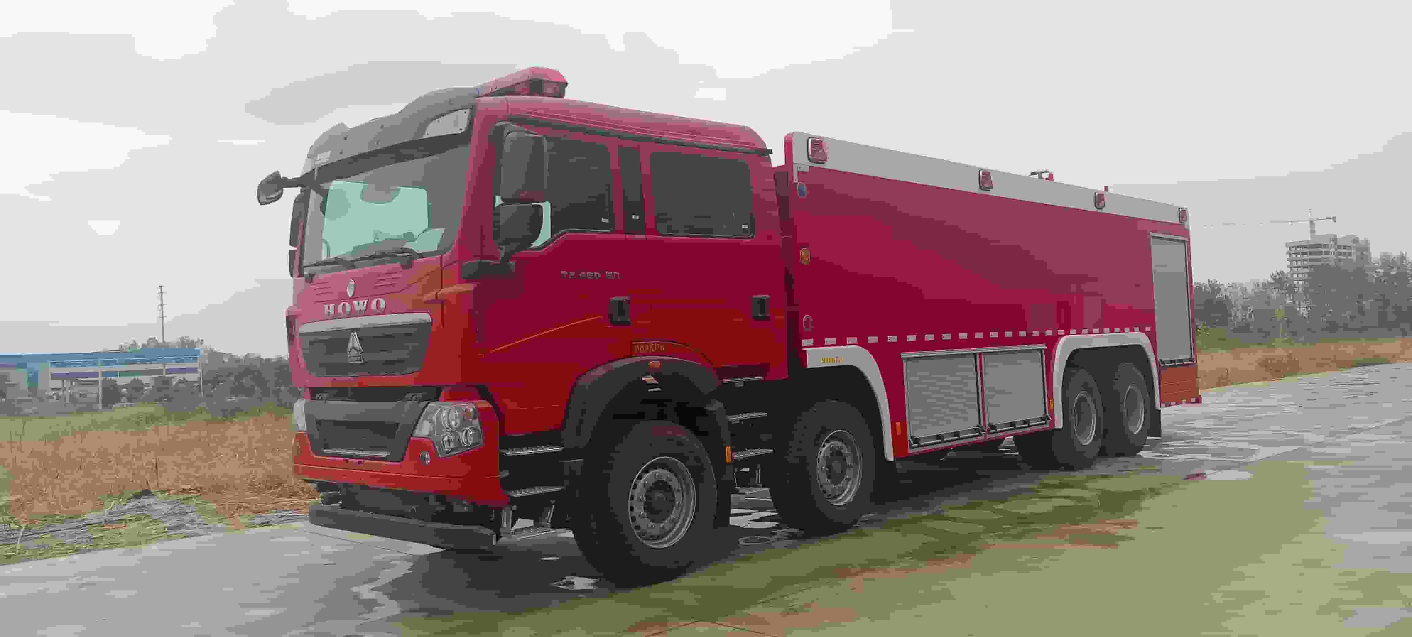 Sinotruk Howo 25-ton water tanker fire truck