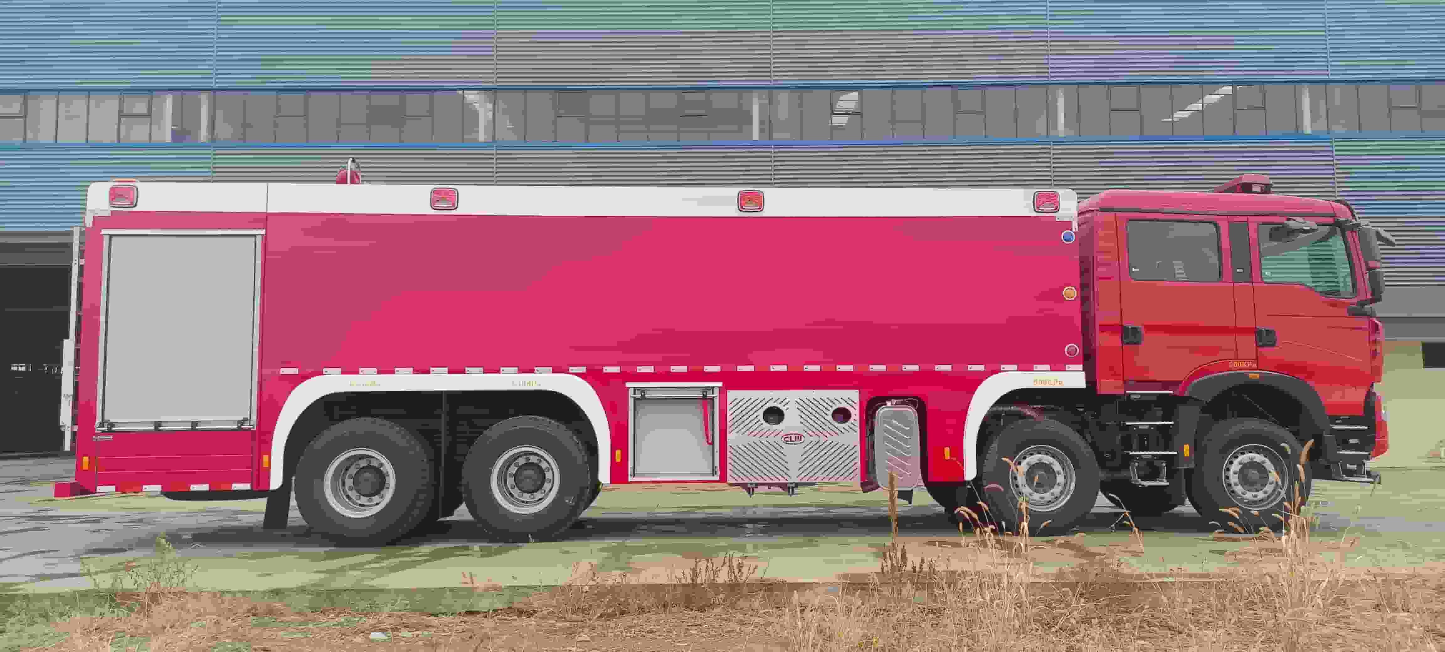 Sinotruk Howo 25-ton water tanker fire truck