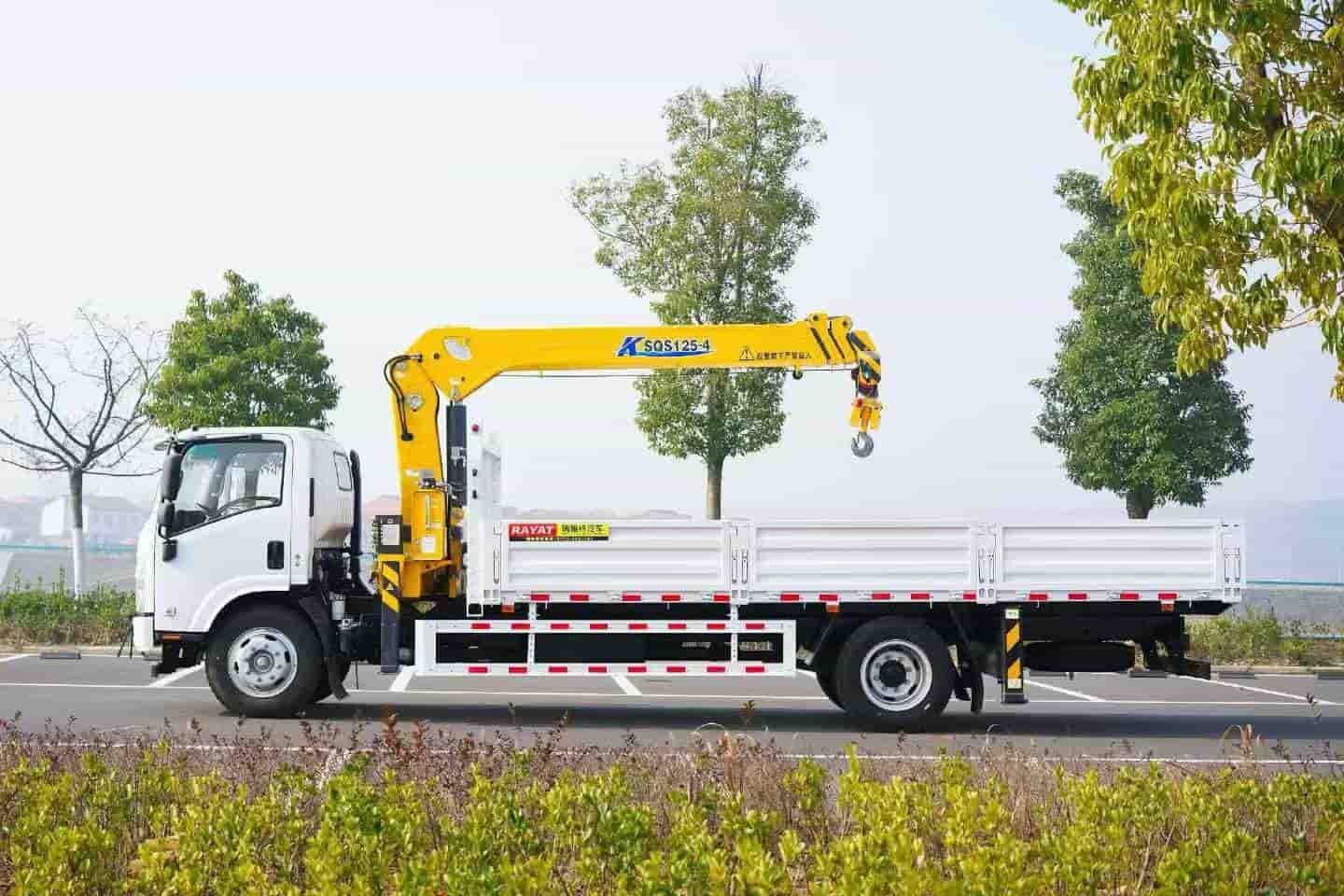 ISUZU GLF XCMG 5-ton 4-section boom truck crane