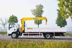 ISUZU GLF XCMG 5-ton 4-section boom truck crane