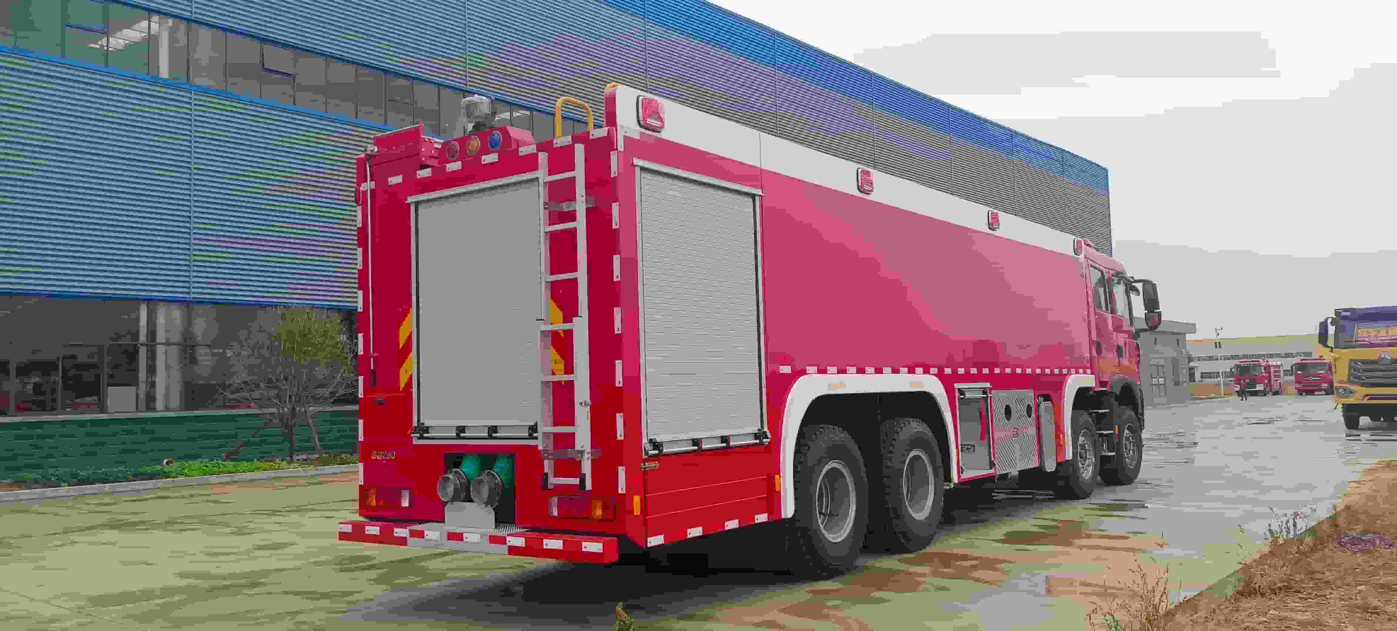 Sinotruk Howo 25-ton water tanker fire truck