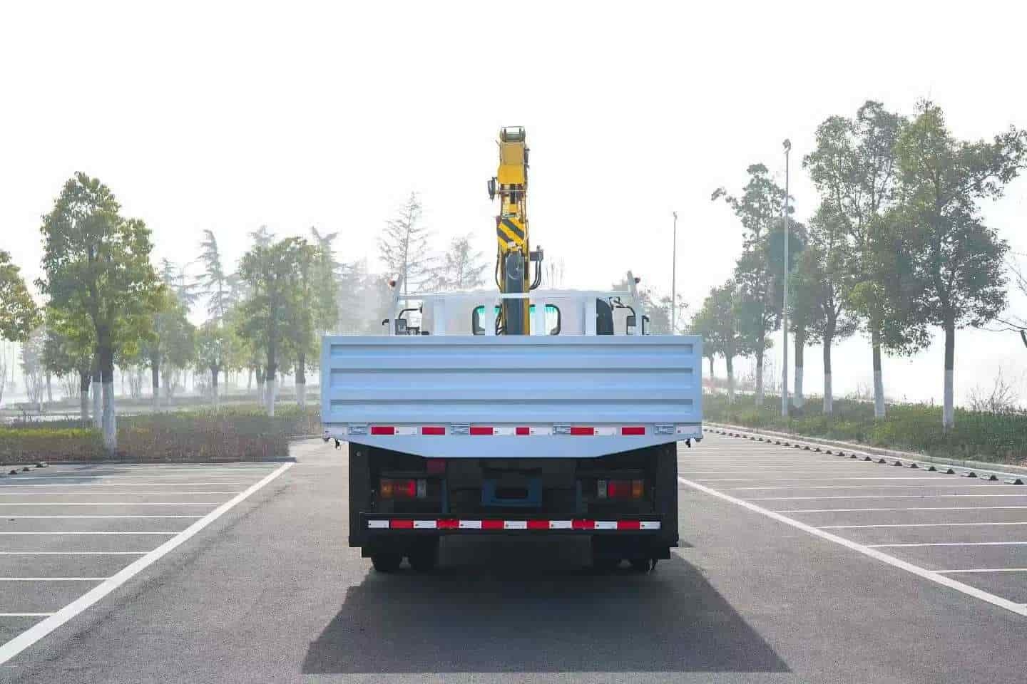 ISUZU GLF XCMG 5-ton 4-section boom truck crane