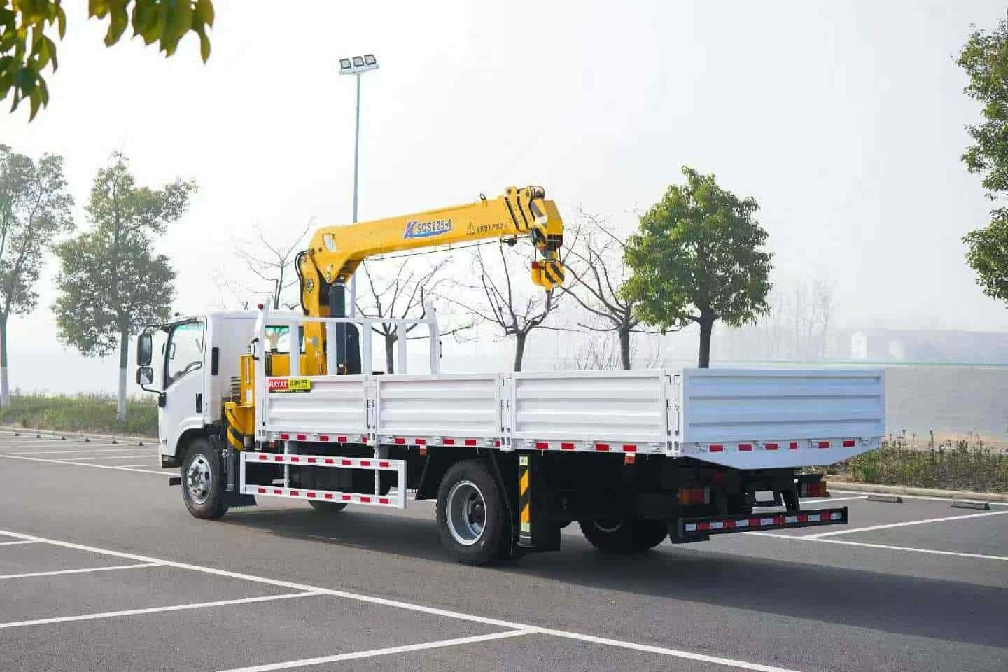 ISUZU GLF XCMG 5-ton 4-section boom truck crane