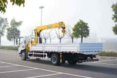 ISUZU GLF XCMG 5-ton 4-section boom truck crane